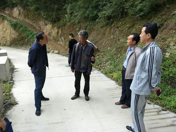 隴運集團公司黨委書記、董事長李寅祥同志深入琵琶鎮(zhèn)寧強村開展幫扶工作