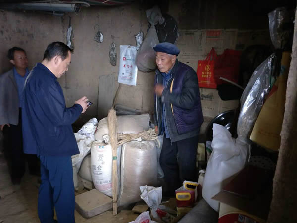 隴運集團公司黨委書記、董事長李寅祥同志深入琵琶鎮(zhèn)寧強村開展幫扶工作