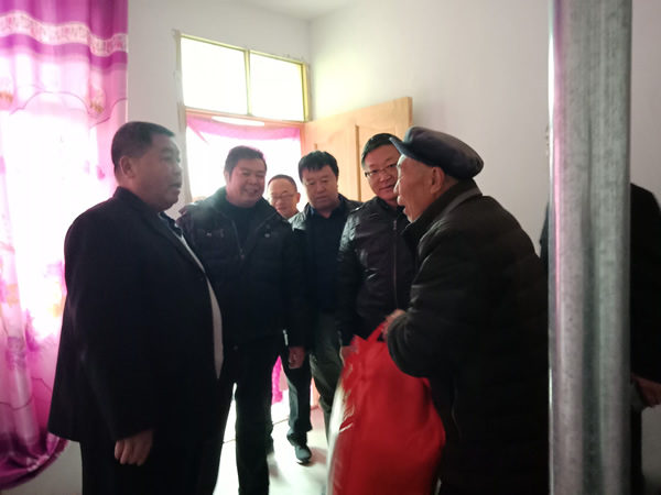 隴運(yùn)集團(tuán)公司開展“解難題、辦實事、送溫暖”主題黨日活動