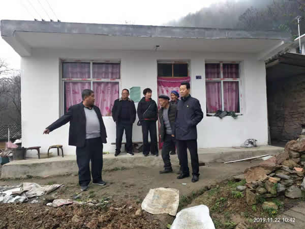 隴運(yùn)集團(tuán)公司開展“解難題、辦實事、送溫暖”主題黨日活動